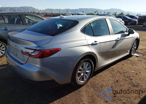 2025 Toyota Camry Le z USA, uszkodzony, nr VIN 4T1DAACK6SU508983